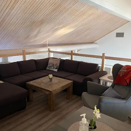 Vandrerhjem Basecamp Frich's *