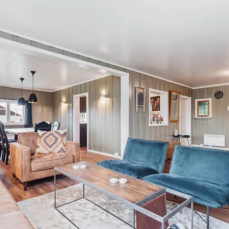 Basecamp Frich`s Hostel *