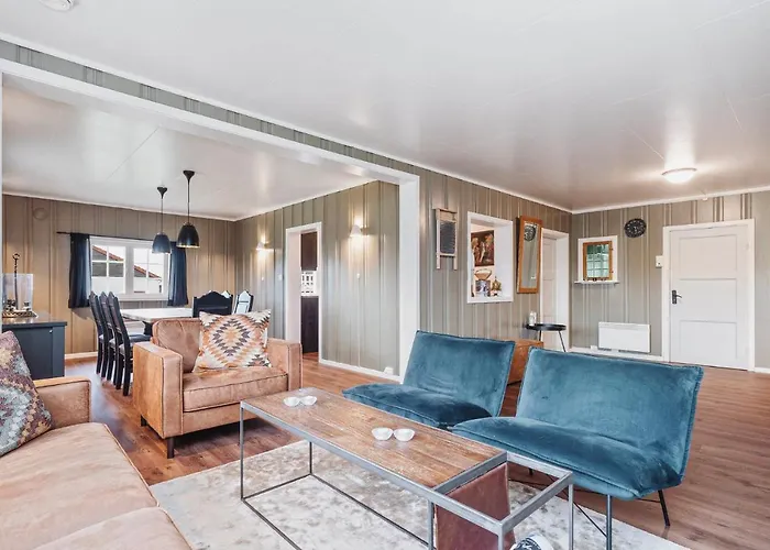 Basecamp Frich's Hostel *